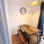 Modern & Spacious 3 Bedrooms And 2 Bathrooms Home, Free Parking!