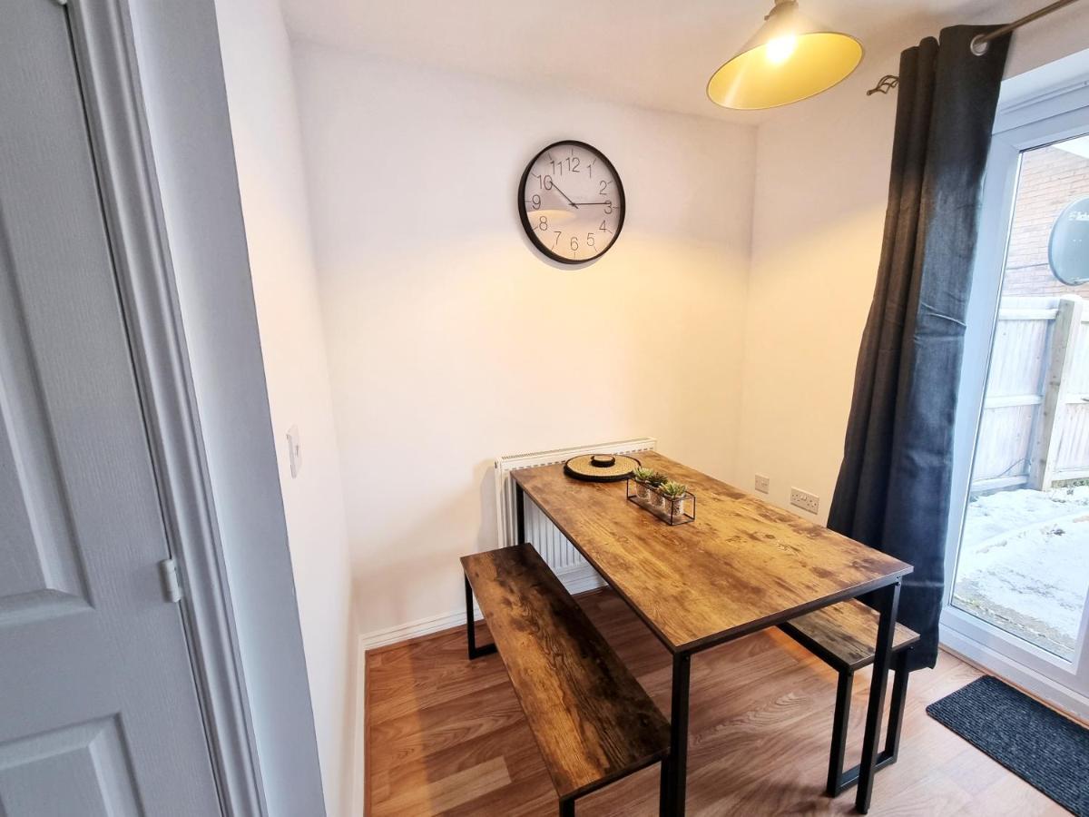 Modern & Spacious 3 Bedrooms And 2 Bathrooms Home, Free Parking! Holiday home *